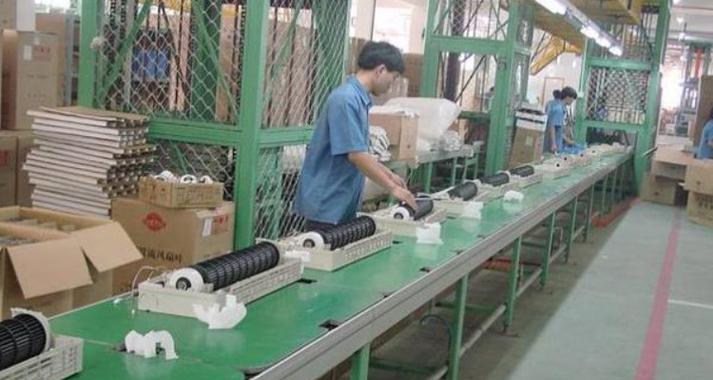 塑胶厂的生产线涉及各种塑料产品,如日常用品,电子产品,医疗器械